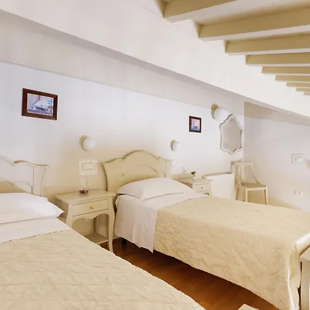 Residenza D'epoca Relais I Miracoli 3*